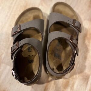 Birkenstock - Roma Kids, color Mocha. Size 30.